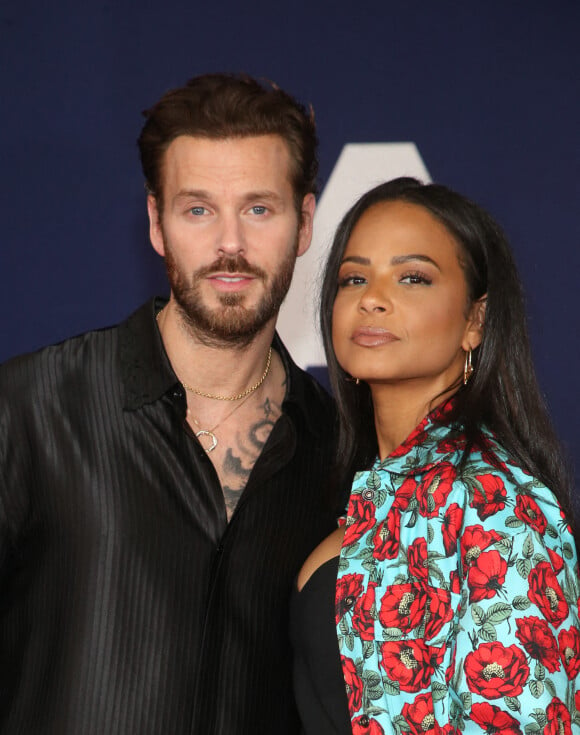 Matt Pokora et sa femme Christina Milian au photocall lors de la première du film "Ambulance" à Los Angeles le 4 avril 2022. 