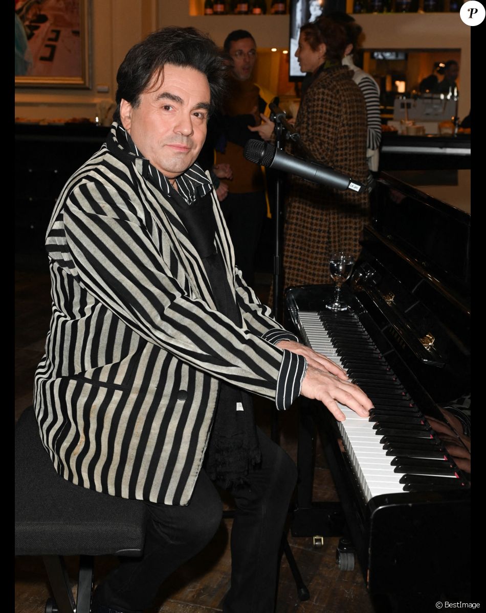 Frédéric Longbois - Le Théâtre Mogador rend hommage à Barbara en dévoilant une plaque commémorative. Paris le 24 novembre 2022. © Coadic Guirec/Bestimage