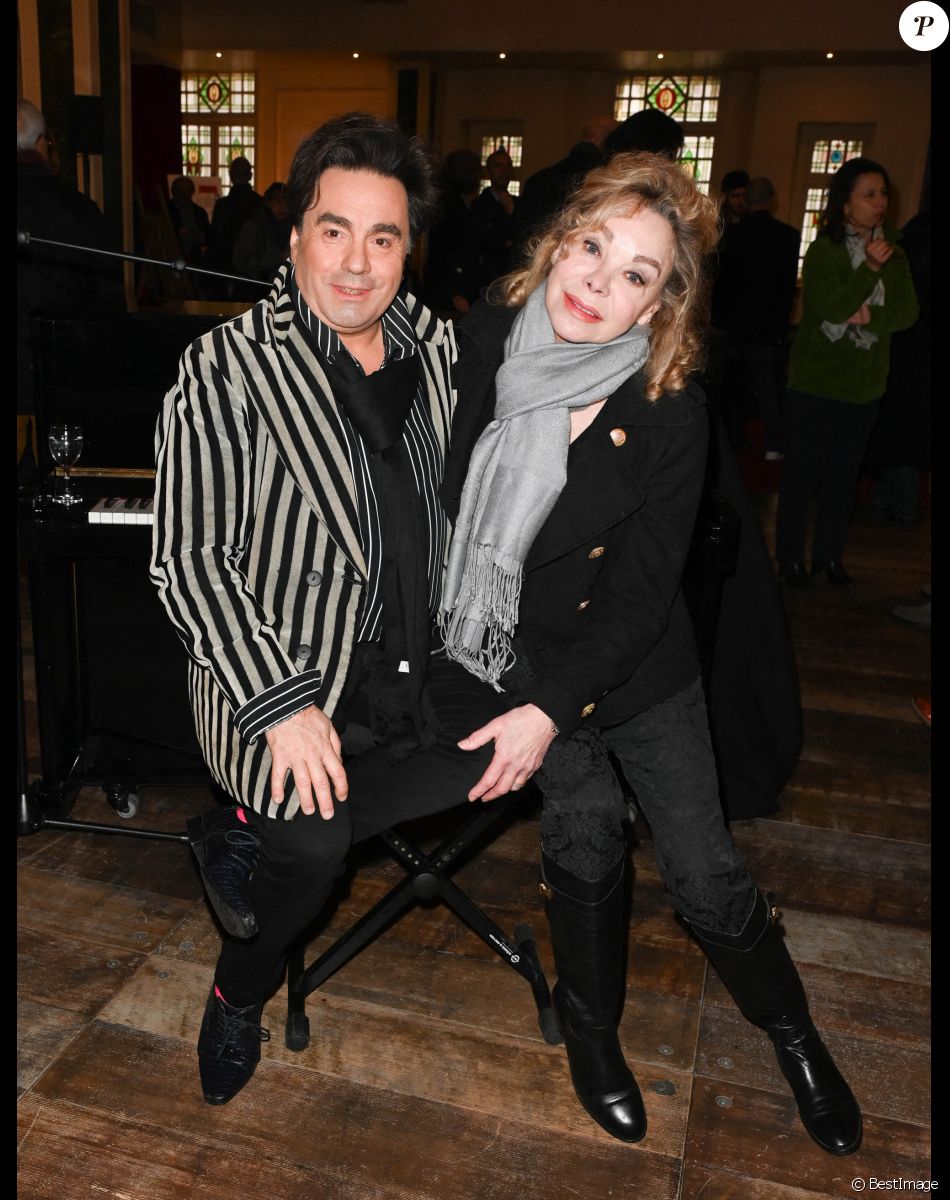 Frédéric Longbois et Grace de Capitani - Le Théâtre Mogador rend hommage à Barbara en dévoilant une plaque commémorative. Paris le 24 novembre 2022. © Coadic Guirec/Bestimage