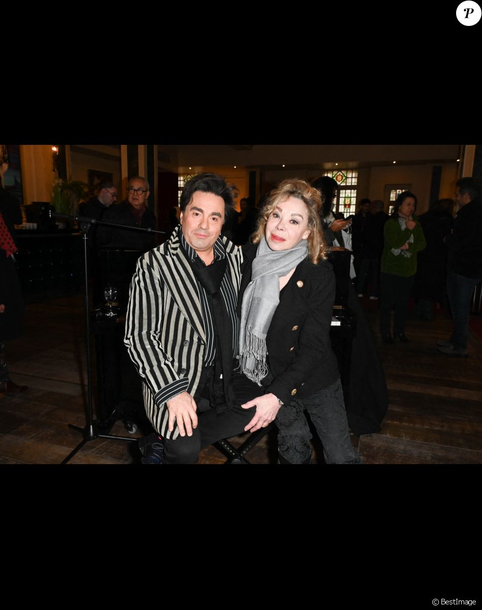 Frédéric Longbois et Grace de Capitani - Le Théâtre Mogador rend hommage à Barbara en dévoilant une plaque commémorative. Paris le 24 novembre 2022. © Coadic Guirec/Bestimage