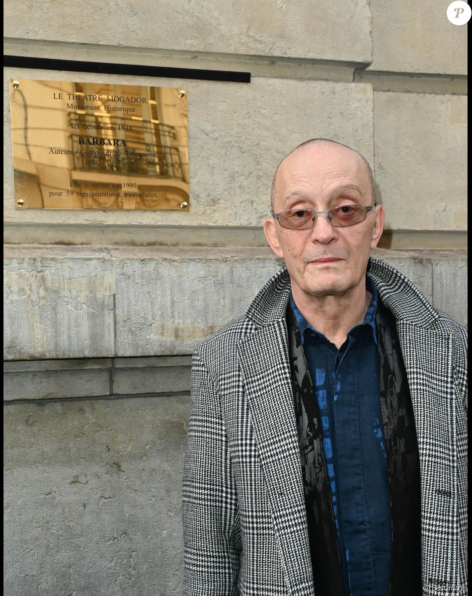 Bernard Serf, neveu de Barbara - Le Théâtre Mogador rend hommage à Barbara en dévoilant une plaque commémorative. Paris le 24 novembre 2022. © Coadic Guirec/Bestimage