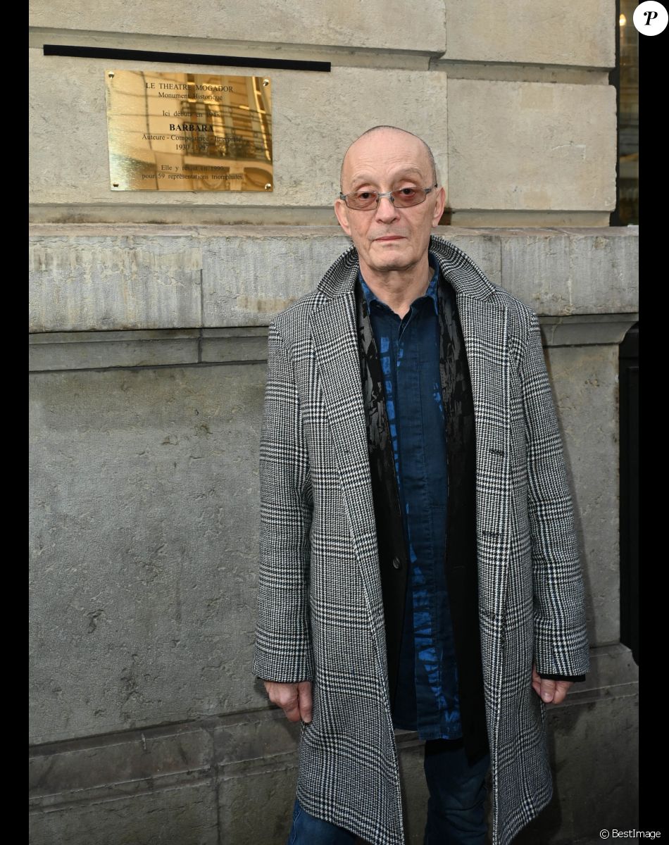 Bernard Serf, neveu de Barbara - Le Théâtre Mogador rend hommage à Barbara en dévoilant une plaque commémorative. Paris le 24 novembre 2022. © Coadic Guirec/Bestimage