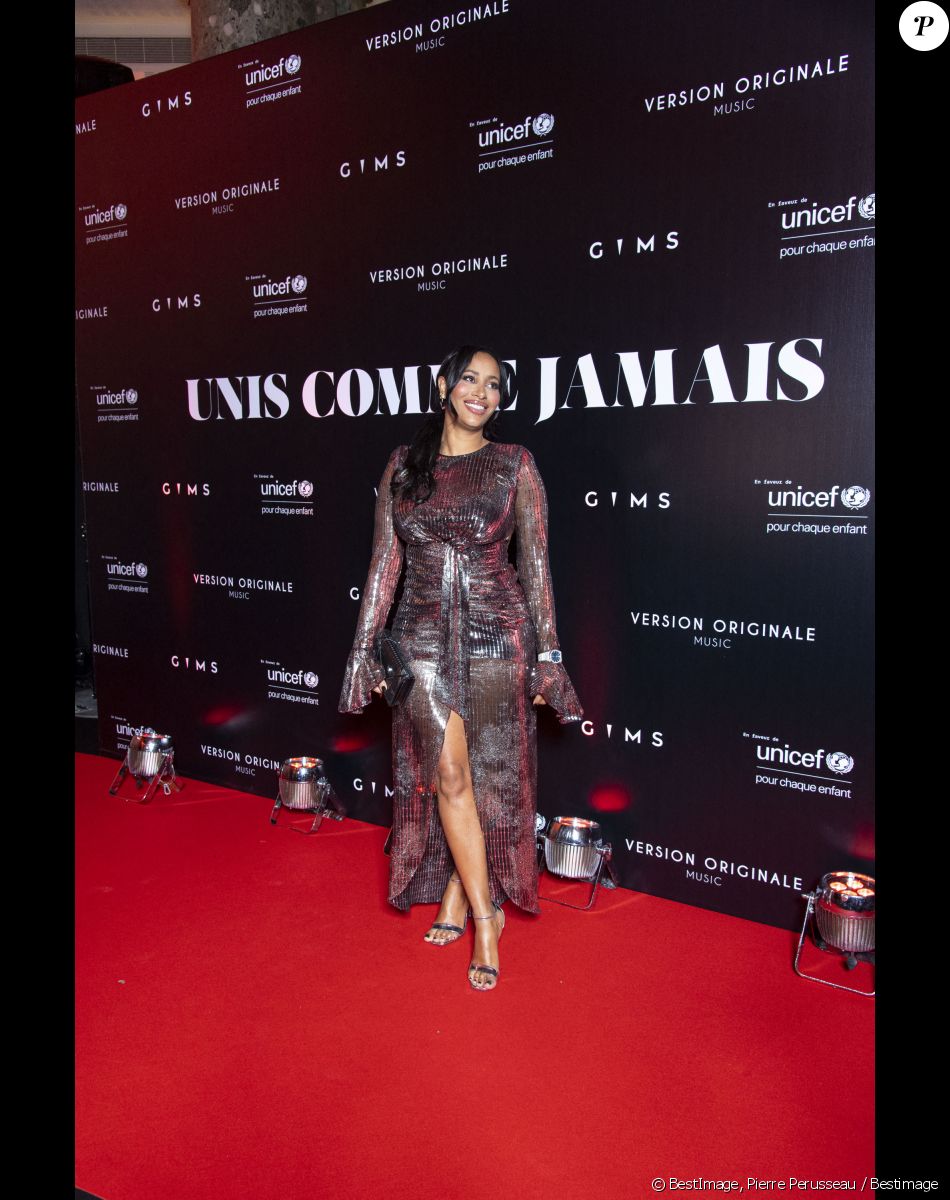 DemDem au photocall de la soirée "Unis comme jamais" au profit de l'Unicef, au pavillon Cambon à Paris. Le 8 novembre 2021. Le chanteur Gims a récolté 1 500 000 € ! Généreux comme Jamais... c'est le nom de clôture que devrait porter le gala de charité initié par l'artiste GIMS et dont tous les fonds récoltés ont été reversé à l'association Unicef France. L'évènement, organisé par Version Originale (dirigé par J.Saadia) et INDIFFERENCE PROD (S.Boussif, manager de l'artiste), a été l'occasion de dévoiler au grand jour le partenariat entre la maison Audemars Piguet et l'artiste ainsi que sa volonté d'aider les enfants en Afrique. © Pierre Perusseau / Bestimage