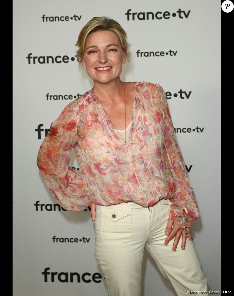 Anne-Élisabeth Lemoine au photocall pour la conférence de presse de rentrée de France TV à la Grande Halle de la Villette à Paris, France, le 6 juillet 2022. © Coadic Guirec/Bestimage