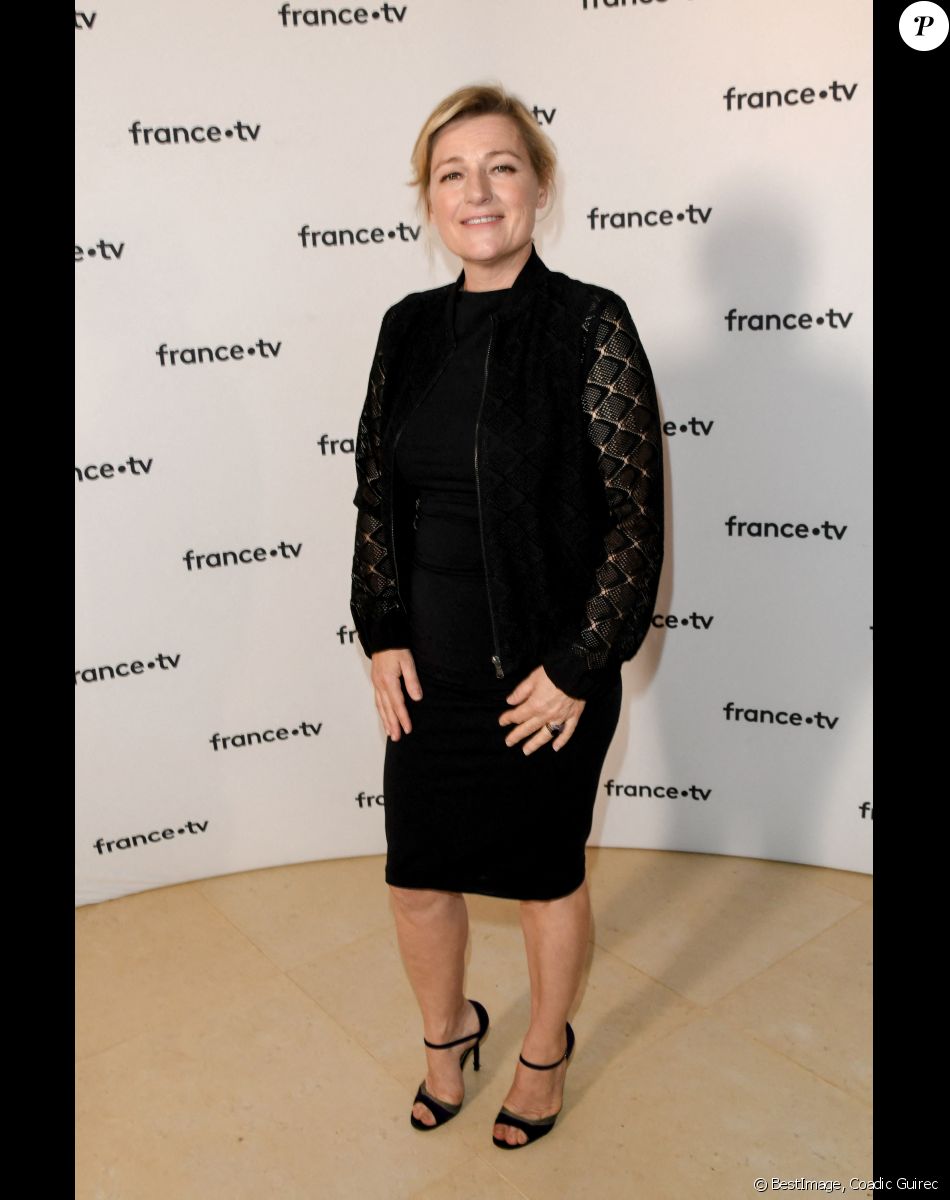 Anne Elisabeth Lemoine au photocall de la conférence de presse de France 2 au théâtre Marigny à Paris le 18 juin 2019 © Coadic Guirec / Bestimage