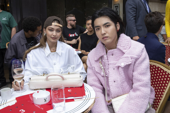 Gigi Hadid et Kris Wu lors du défilé Louis Vuitton mode Hommes printemps-été 2020 à Paris le 20 juin 2019. © Olivier Borde / Bestimage