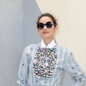 Marion Cotillard en Chanel au photocall du défilé de mode Haute-Couture automne-hiver 2022-2023 "Chanel" à Paris, France, le 5 juillet 2022. © Olivier Borde/Bestimage