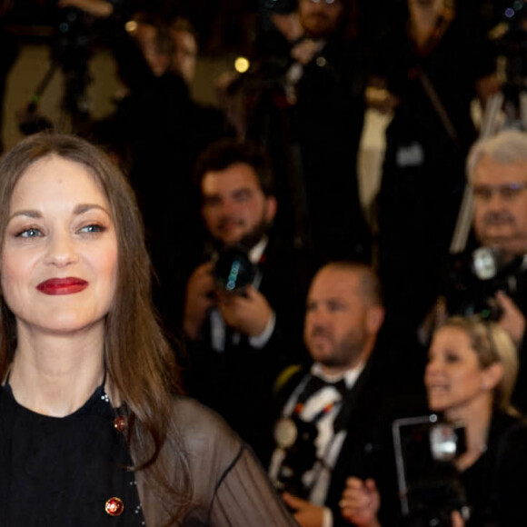 Marion Cotillard en Chanel - Montée des marches du film « Frère et Soeur » lors du 75ème Festival International du Film de Cannes. Le 20 mai 2022 © Cyril Moreau / Bestimage