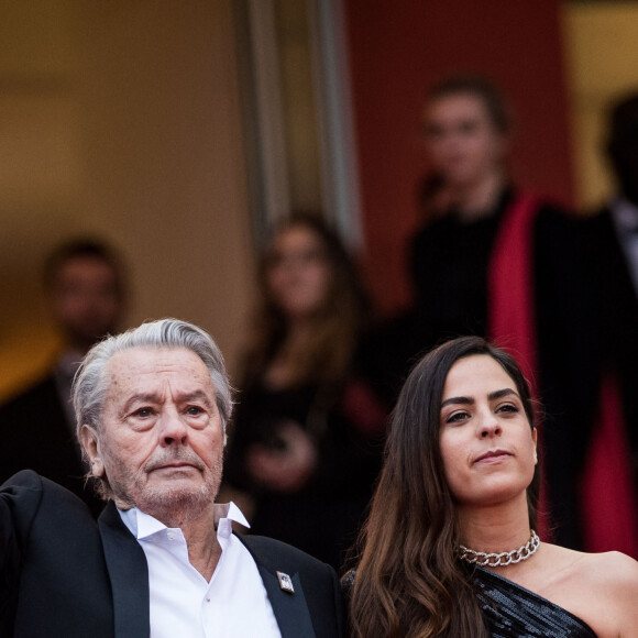 Alain Delon (avec un badge Paris Match d'une ancienne couverture du magazine titrant "Alain Delon, mes deux amours, Rosalie et Anouchka) et sa fille Anouchka Delon (Robe Elie Saab) - Montée des marches du film "A Hidden Life" lors du 72ème Festival International du Film de Cannes. Le 19 mai 2019 © Jacovides-Moreau / Bestimage 