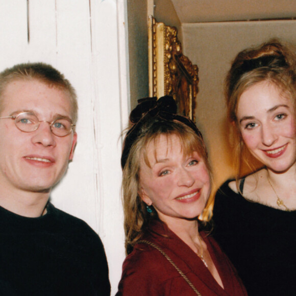 Archives - Gérard et Elisabeth Depardieu et leurs enfants Guillaume et Julie. 1996.