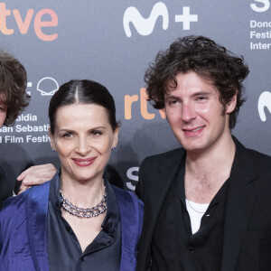 Vincent Lacoste, Juliette Binoche, Paul Kircher - Première du film "Le lycéen" lors du 70e Festival International du film de San Sebastian, le 19 septembre 2022.