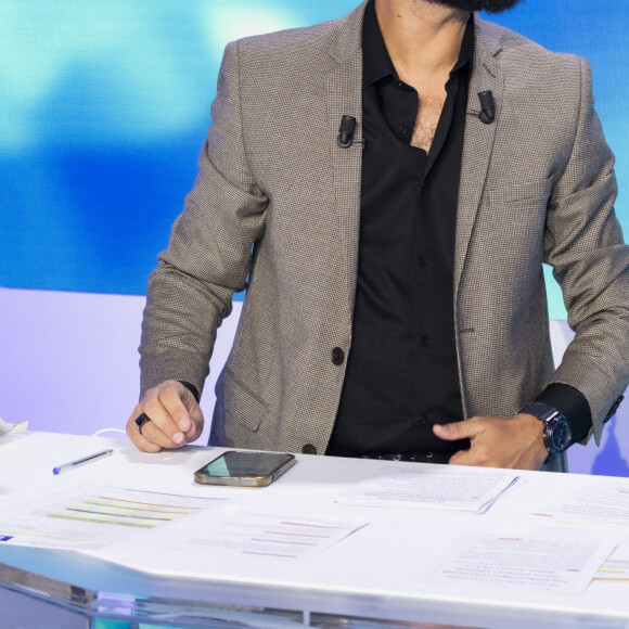 Exclusif - Cyril Hanouna sur le plateau de l'émission Touche pas à mon poste (TPMP) diffusée en direct sur C8 le 30 août 2022 et présentée par C.Hanouna. © Jack Tribeca / Bestimage 