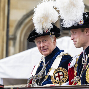 Le prince Charles, prince de Galles, le prince William, duc de Cambridge, lors de la cérémonie de l'ordre de la Jarretière à la chapelle Saint-Georges du château de Windsor. Cette année pour la première fois Camilla Parker Bowles, duchesse de Cornouailles, a été investie comme nouveau chevalier de l'ordre de la Jarretière par la reine et a pu participer à la procession au côté du prince Charles. Londres, la 13 juin 2022.