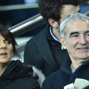 Estelle Denis et son compagnon Raymond Domenech dans les tribunes lors du match de quart de finale de la Coupe de Ligue opposant le Paris Saint-Germain à l'AS Saint-Etienne au Parc des Princes à Paris, France, le 8 janvier 2020. le PSG a gagné 6-1. © Giancarlo Gorassini/Bestimage