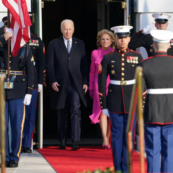Le président américain Joe Biden et la première dame Jill Biden accueillent le président français et sa femme à la Maison Blanche à Washington, The District, Etats-Unis, le 1er décembre 2022. 