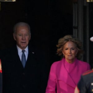 Le président américain Joe Biden et la première dame Jill Biden accueillent le président français et sa femme à la Maison Blanche à Washington, The District, Etats-Unis, le 1er décembre 2022. 