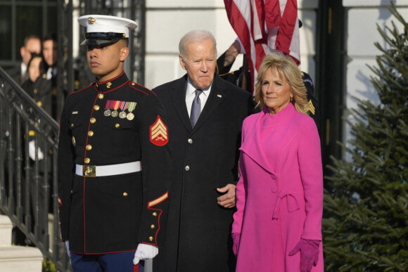 Le président américain Joe Biden et la première dame Jill Biden accueillent le président français et sa femme à la Maison Blanche à Washington, The District, Etats-Unis, le 1er décembre 2022. 