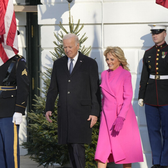 Le président américain Joe Biden et la première dame Jill Biden accueillent le président français et sa femme à la Maison Blanche à Washington, The District, Etats-Unis, le 1er décembre 2022. 