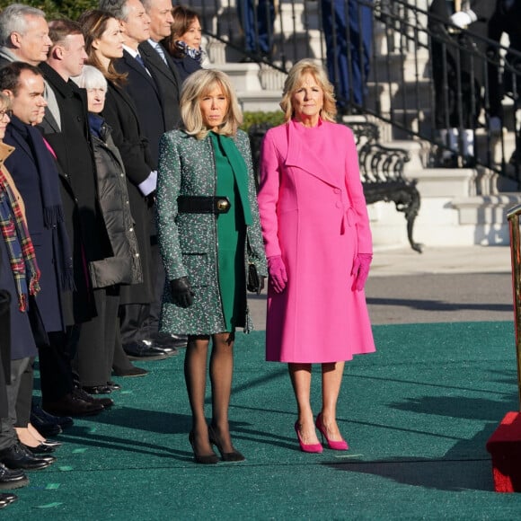 Le président américain et la première dame Jill Biden accueillent le président français et sa femme Brigitte Macron à la Maison Blanche à Washington, The District, Etats-Unis, le 1er décembre 2022. 