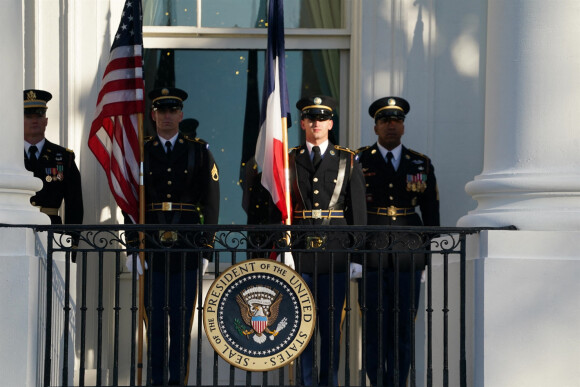 Le président américain et la première dame accueillent le président français et sa femme à la Maison Blanche à Washington, The District, Etats-Unis, le 1er décembre 2022. 