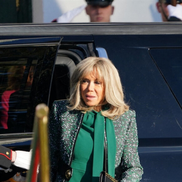 Le président américain Joe Biden et la première dame Jill Biden accueillent le président français Emmanuel Macron et sa femme Brigitte Macron à la Maison Blanche à Washington, The District, Etats-Unis, le 1er décembre 2022. 