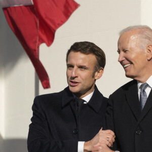 Le président américain Joe Biden et la première dame Jill Biden accueillent le président français Emmanuel Macron à la Maison Blanche à Washington, The District, Etats-Unis, le 1er décembre 2022. 