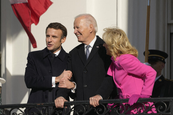 Le président américain Joe Biden et la première dame Jill Biden accueillent le président français Emmanuel Macron à la Maison Blanche à Washington, The District, Etats-Unis, le 1er décembre 2022. 