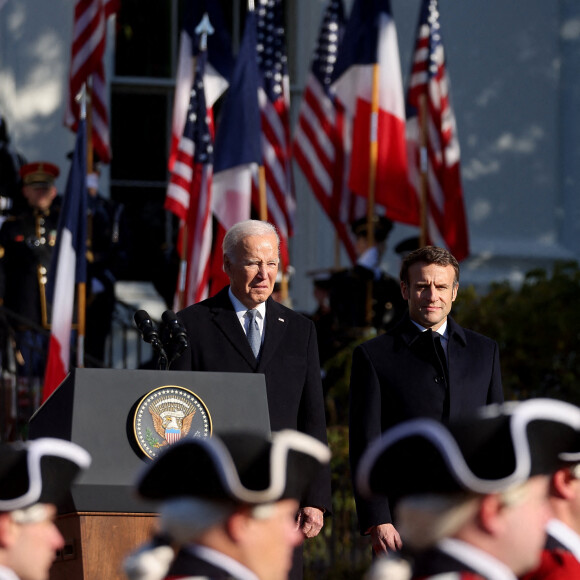 Cérémonie d'accueil du président de la République française Emmanuel Macron et de la première Dame Brigitte Macron à la Maison Blanche à Washington, le 1er décembre 2022. Le couple présidentiel français est accueilli par le président américain Joe Biden et la première Dame, Jill Biden. Le président français, accompagné de la première dame B.Macron, est en visite d'Etat aux Etats-Unis, du 29 novembre au 2 décembre 2022. © Dominique Jacovides / Bestimage 