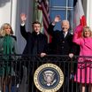 Brigitte Macron ultra élégante à la Maison Blanche : look automnal au bras d'Emmanuel, Jill Biden flashy