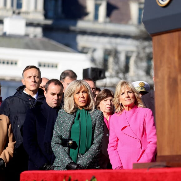 Cérémonie d'accueil du président de la République française Emmanuel Macron et de la première Dame Brigitte Macron à la Maison Blanche à Washington, le 1er décembre 2022. Le couple présidentiel français est accueilli par le président américain Joe Biden et la première Dame, Jill Biden. Le président français, accompagné de la première dame B.Macron, est en visite d'Etat aux Etats-Unis, du 29 novembre au 2 décembre 2022. © Dominique Jacovides / Bestimage 