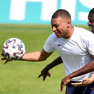 Kylian Mbappé et Ousmane Dembélé - Les joueurs de l'équipe de France de football s'entrainent à Munich pour l'Euro 2020 le 16 juin 2021. © Anthony Bibard /FEP / Panoramic / Bestimage