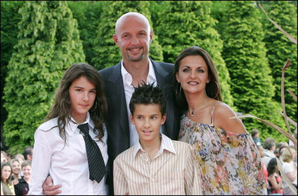 Frank Leboeuf avec sa femme Betty et ses enfants Jade et Hugo à Disney Village.