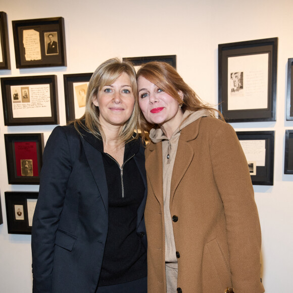 Exclusif - Amanda Sthers, Ariane Séguillon - Personnalités lors du vernissage de l'exposition de Amanda Sthers "Le lendemain, tout a changé" à la galerie "75 Faubourg" à Paris. Le 1er décembre 2022.  © Cyril Moreau / Bestimage 