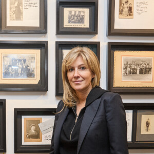 Exclusif - Amanda Sthers - Personnalités lors du vernissage de l'exposition de Amanda Sthers "Le lendemain, tout a changé" à la galerie "75 Faubourg" à Paris. Le 1er décembre 2022.© Cyril Moreau / Bestimage 