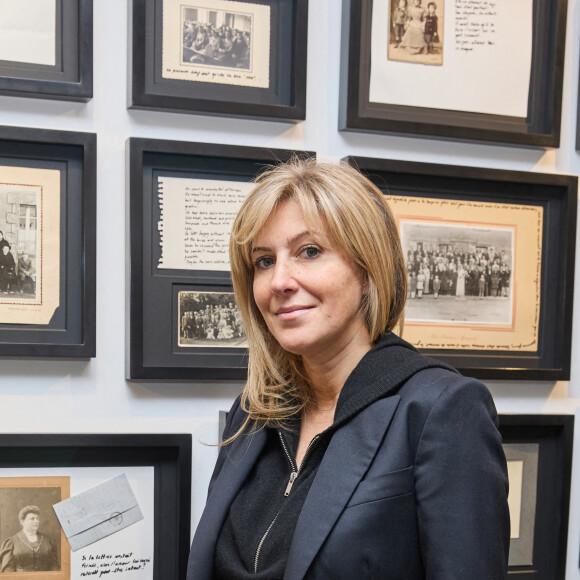 Exclusif - Amanda Sthers - Personnalités lors du vernissage de l'exposition de Amanda Sthers "Le lendemain, tout a changé" à la galerie "75 Faubourg" à Paris. Le 1er décembre 2022. © Cyril Moreau / Bestimage 