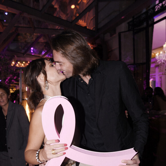 Exclusif - Camille Lacourt et sa compagne Alice Detollenaere - Hotel Peninsula poursuit son engagement dans la lutte contre le cancer du sein à l'occasion de la campagne annuelle mondiale Octobre Rose avec la soirée de gala au profit de l'association "Europa Donna France". Paris, le 29 septembre 2022 © Christophe Clovis-Rachid Bellak / Bestimage 