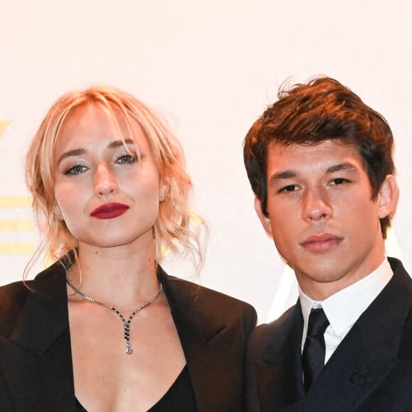 Chloe Jouannet et Sandor Funtek (habillé en Dior Homme et montre TAG Heuer) - Photocall au Fouquet's après la 47ème cérémonie des César à Paris le 26 février 2022. © Coadic Guirec / Bestimage 