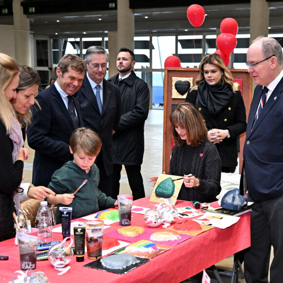 Exclusif - Le prince Albert II de Monaco, sa nièce, Camille Gottlieb, la marraine d'honneur du Téléthon monégasque, guidés par Muriel Agliardi, la présidente de l'association Monaco Maladies Génétiques, ont inauguré la 36ème édition du Téléthon au Grimaldi Forum à Monaco. Le 3 décembre 2022. © Bruno Bebert / Bestimage 