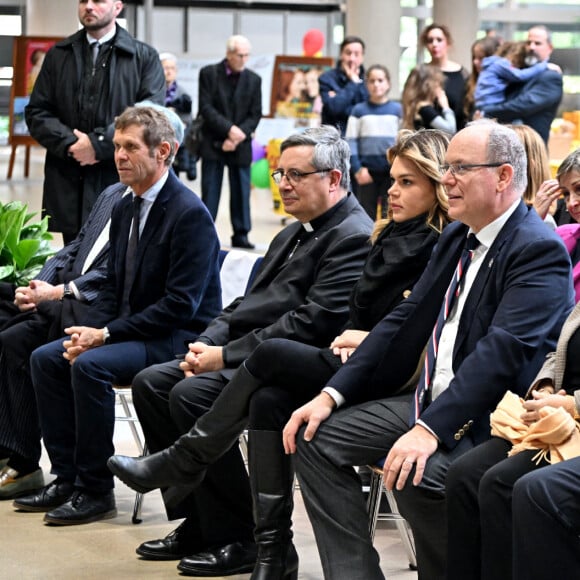 Exclusif - Le prince Albert II de Monaco, sa nièce, Camille Gottlieb, la marraine d'honneur du Téléthon monégasque, guidés par Muriel Agliardi, la présidente de l'association Monaco Maladies Génétiques, ont inauguré la 36ème édition du Téléthon au Grimaldi Forum à Monaco. Le 3 décembre 2022.  © Bruno Bebert / Bestimage 