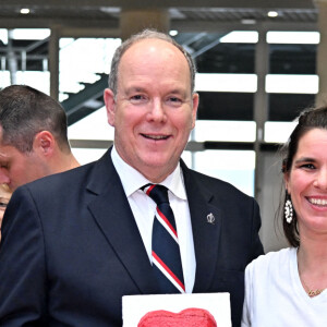 Exclusif - Le prince Albert II de Monaco, sa nièce, Camille Gottlieb, la marraine d'honneur du Téléthon monégasque, guidés par Muriel Agliardi, la présidente de l'association Monaco Maladies Génétiques, ont inauguré la 36ème édition du Téléthon au Grimaldi Forum à Monaco. Le 3 décembre 2022. © Bruno Bebert / Bestimage 