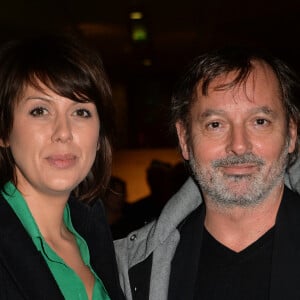 Christophe Alévêque et sa compagne Serena Reinaldi - Début de la tournée des "Pères Noël verts" 2014 à l'occasion des 70 ans du Secours populaire au Palais de l'Unesco à Paris le 8 décembre 2014.