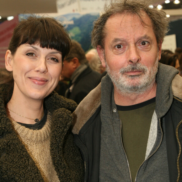 Christophe Alévêque et sa compagne Serena Reinaldi - Salon du livre de Paris porte de Versailles  © JLPPA/Bestimage