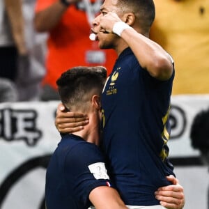 Olivier Giroud, Kylian Mbappé - Match de football de la Coupe du Monde FIFA Qatar 2022 : la France bat la Pologne 3 à 1 en 8ème de finale au Al Thumama Stadium à Doha le 4 décembre 2022. © Philippe Perusseau / Bestimage