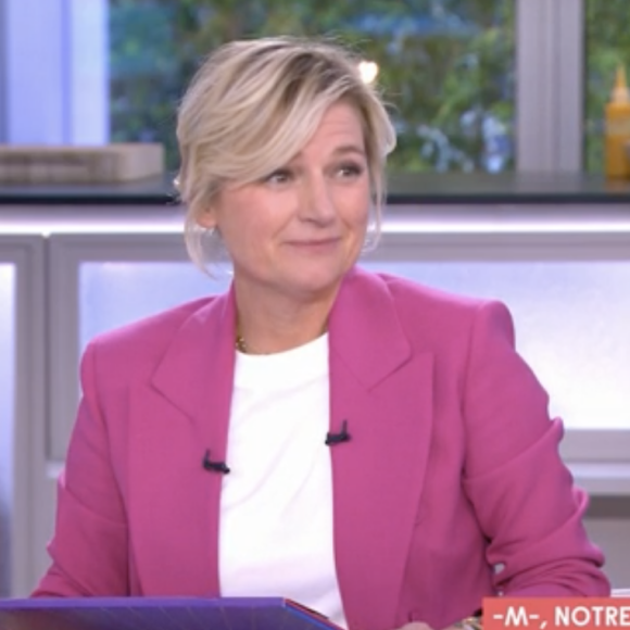 Anne-Elisabeth Lemoine déchaînée dans "C à vous" sur France 5