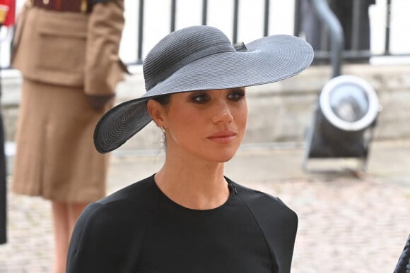 Meghan Markle, duchesse de Sussex - Arrivées au service funéraire à l'Abbaye de Westminster pour les funérailles d'Etat de la reine Elizabeth II d'Angleterre le 19 septembre 2022. © Geoff Pugh / PA via Bestimage 