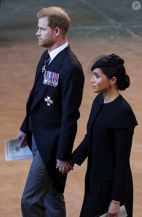 Le prince Harry, duc de Sussex, Meghan Markle, duchesse de Sussex - Intérieur - Procession cérémonielle du cercueil de la reine Elisabeth II du palais de Buckingham à Westminster Hall à Londres. Le 14 septembre 2022 