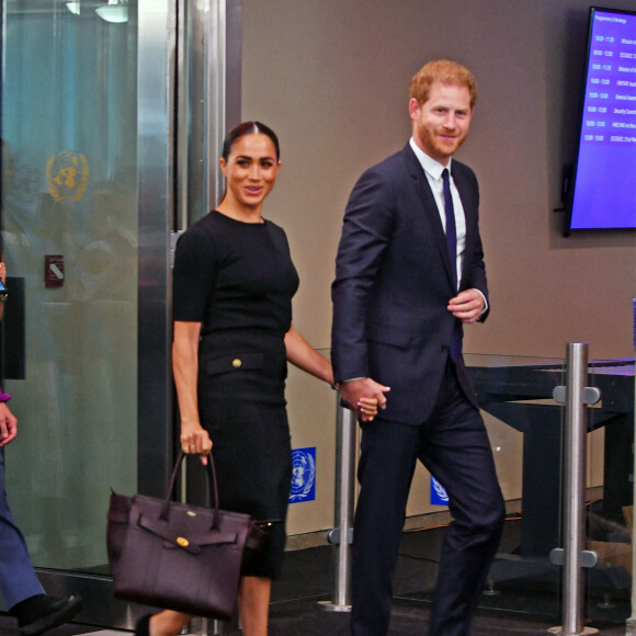 Le prince Harry, duc de Sussex et Meghan Markle, duchesse de Sussex, lors de la célébration du "Nelson Mandela International Day" au siège de l'ONU à New York. Le Prix Nelson Mandela des Nations Unies 2020 a été décerné à Mme Marianna V. Vardinoyannis de Grèce et au Dr Morissanda Kouyate de Guinée. New York, le 18 juillet 2022. 