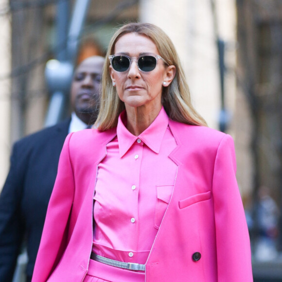 Céline Dion a choisi de s'habiller en rose pour la Journée Internationale pour les Droits des Femmes à New York le 7 mars 2020.