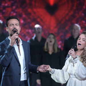 Exclusif - Damien Sargue et Cecilia Cara - Enregistrement de l'émission "300 Choeurs chantent les plus belles comédies musicales" à Paris, qui est rediffusée le 9 décembre sur France 3 © Giancarlo Gorassini / Bestimage