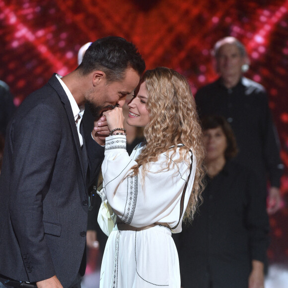 Exclusif - Damien Sargue et Cecilia Cara - Enregistrement de l'émission "300 Choeurs chantent les plus belles comédies musicales" à Paris, qui est rediffusée le 9 décembre sur France 3 © Giancarlo Gorassini / Bestimage